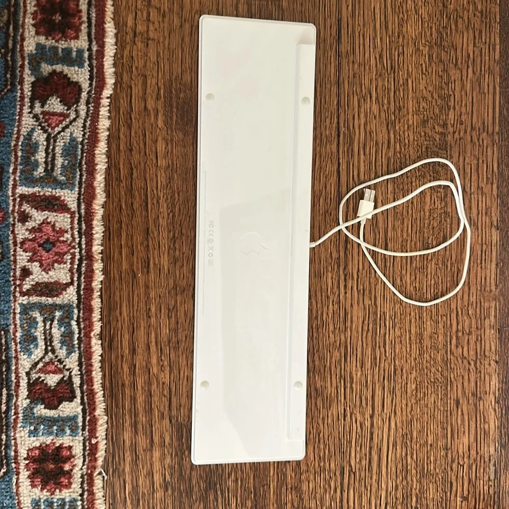 Wired apple White Keyboard with number pad modelA1243